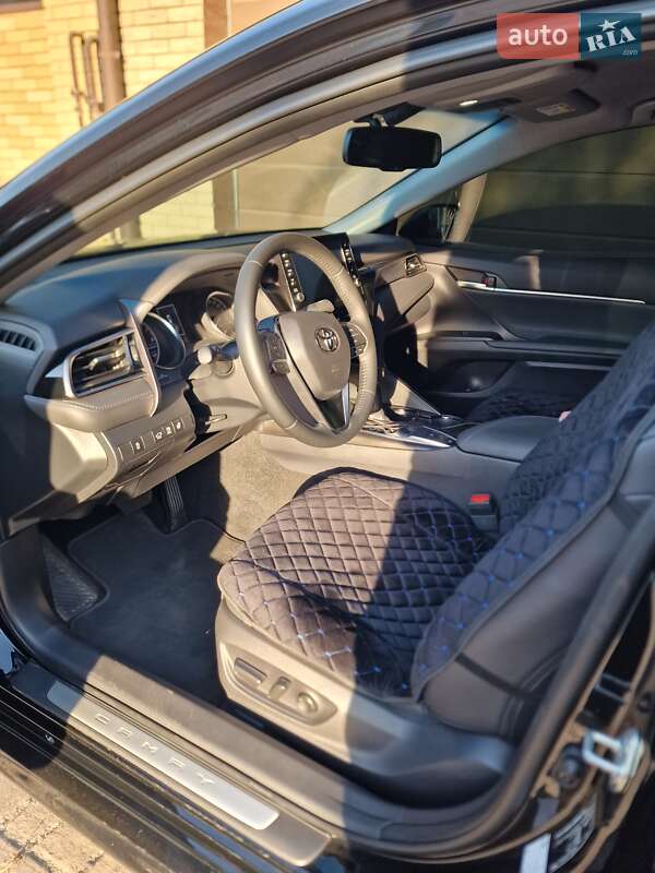 Седан Toyota Camry 2024 в Дніпрі