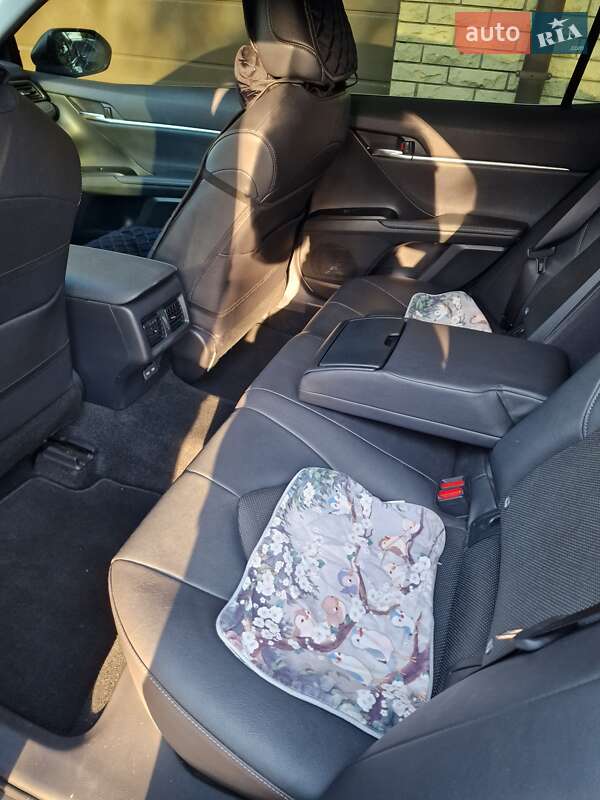 Седан Toyota Camry 2024 в Дніпрі