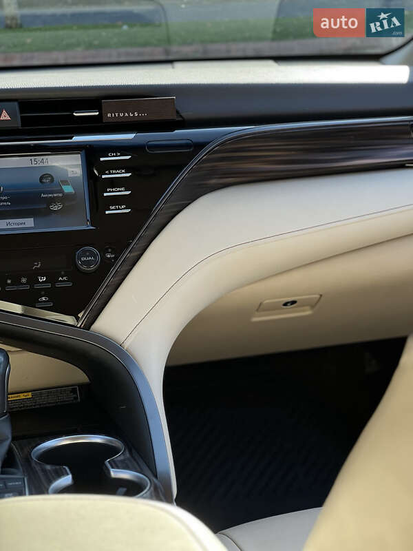 Седан Toyota Camry 2020 в Одессе