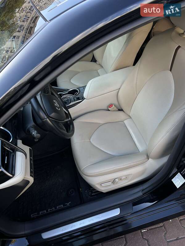 Седан Toyota Camry 2020 в Одессе