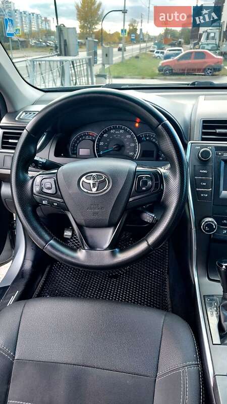 Седан Toyota Camry 2015 в Києві