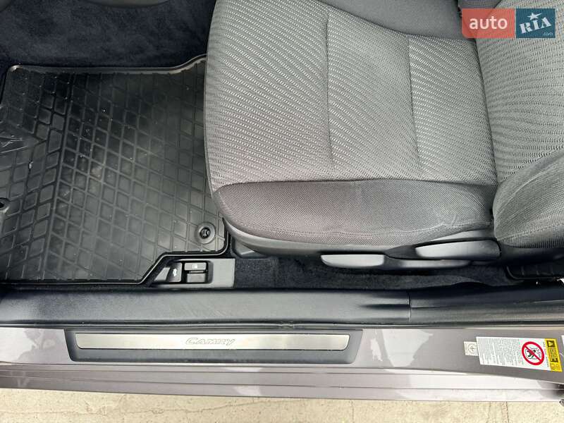 Седан Toyota Camry 2014 в Дніпрі фото 10 Седан Toyota Camry 2014 в Дніпрі