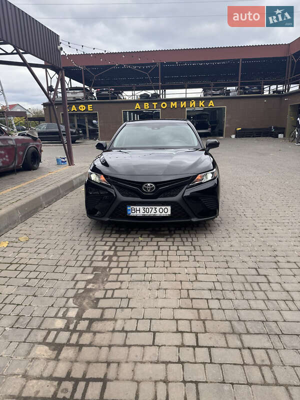 Седан Toyota Camry 2018 в 
