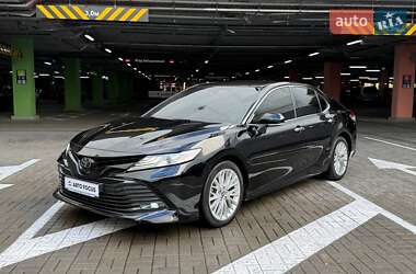 Седан Toyota Camry 2018 в 