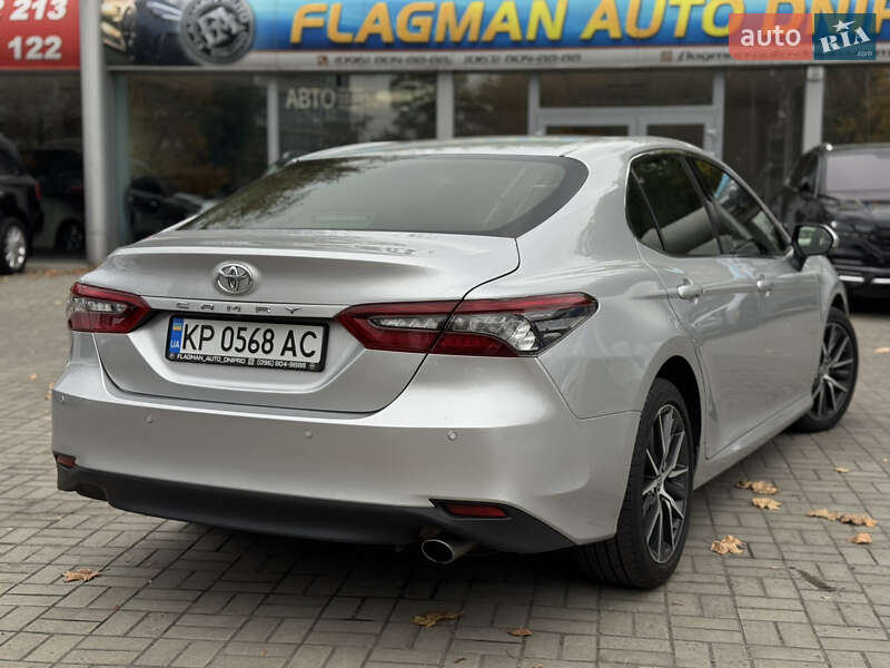 Седан Toyota Camry 2021 в Днепре
