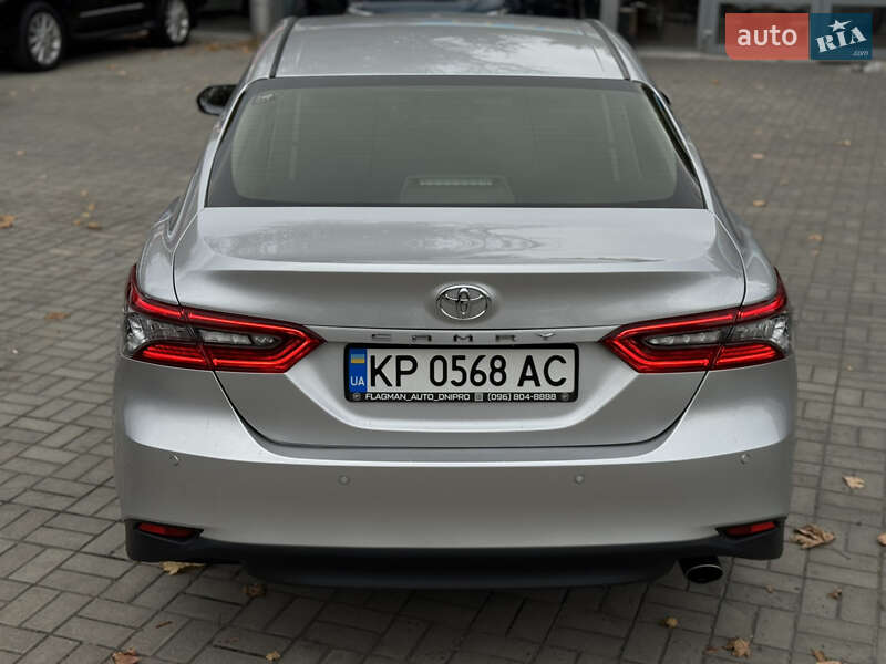 Седан Toyota Camry 2021 в Днепре