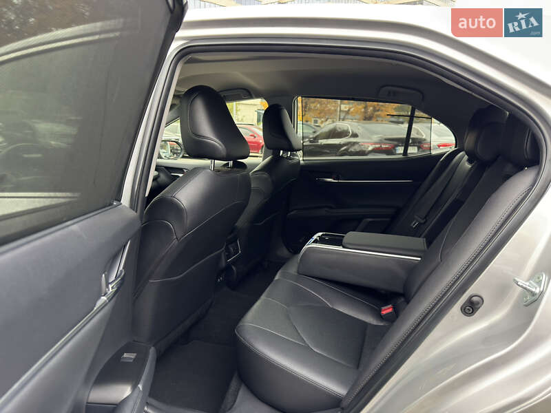 Седан Toyota Camry 2021 в Днепре