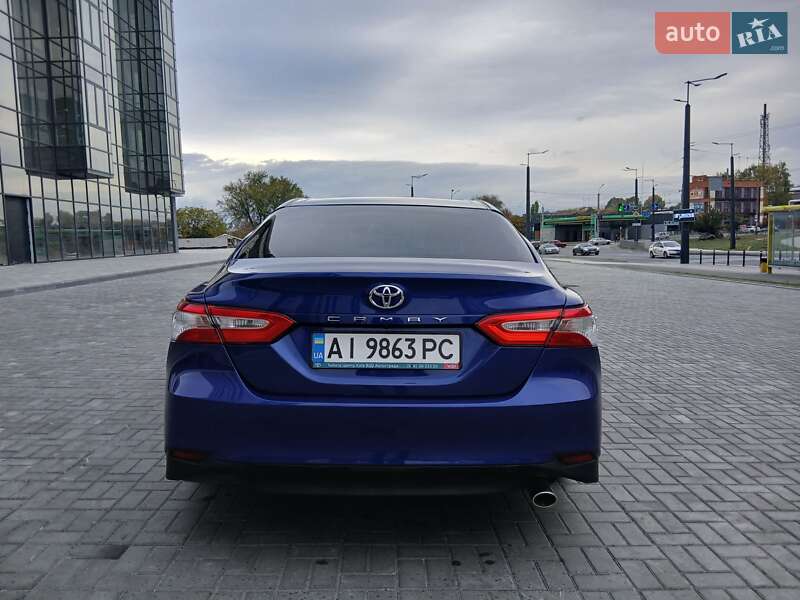 Седан Toyota Camry 2018 в Дніпрі