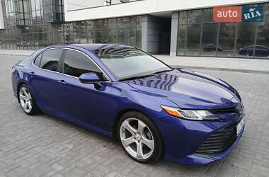 Седан Toyota Camry 2018 в Днепре