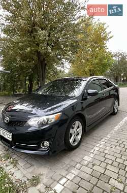 Седан Toyota Camry 2014 в Тернополі