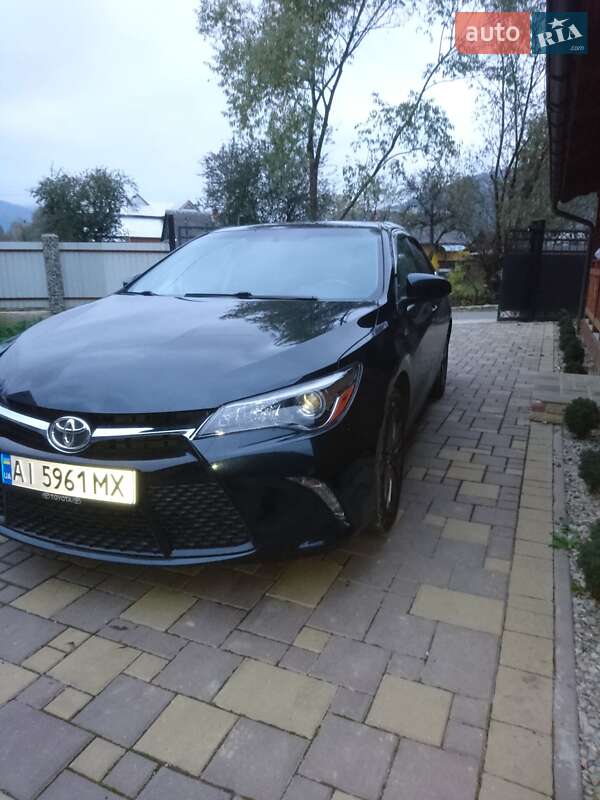 Седан Toyota Camry 2015 в Киеве