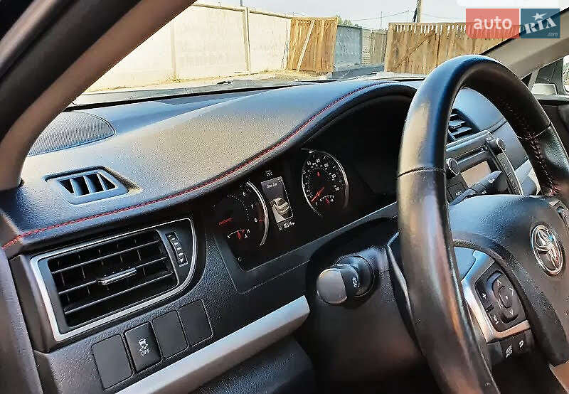 Седан Toyota Camry 2015 в Киеве