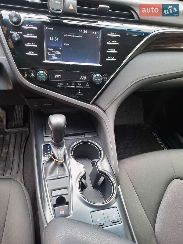 Седан Toyota Camry 2018 в Києві
