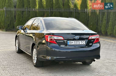 Седан Toyota Camry 2013 в 