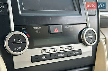 Седан Toyota Camry 2013 в 