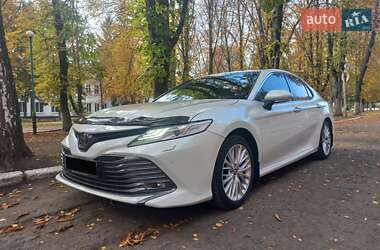 Седан Toyota Camry 2018 в Краснограде