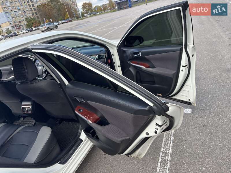 Седан Toyota Camry 2013 в Кропивницком