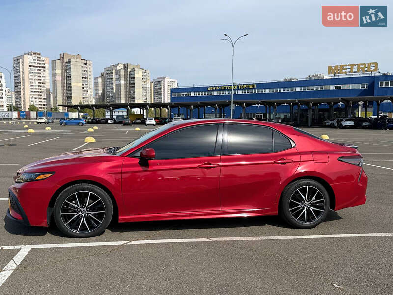 Седан Toyota Camry 2020 в Киеве