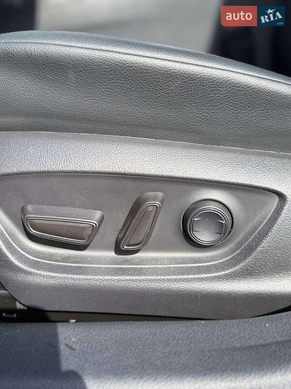 Седан Toyota Camry 2020 в Киеве