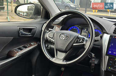 Седан Toyota Camry 2016 в 