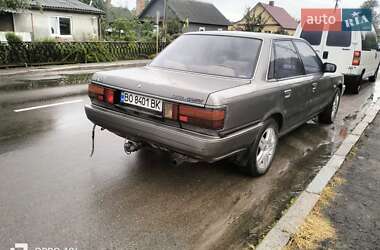 Седан Toyota Camry 1989 в 