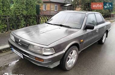 Седан Toyota Camry 1989 в 