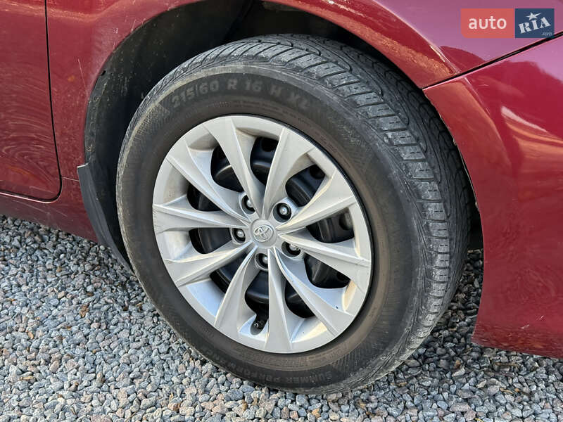 Седан Toyota Camry 2017 в Стрию