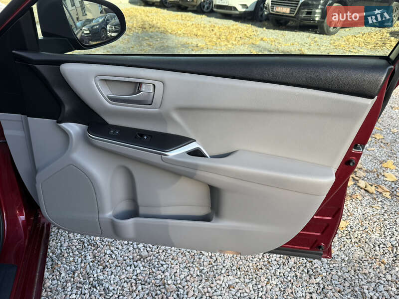 Седан Toyota Camry 2017 в Стрию