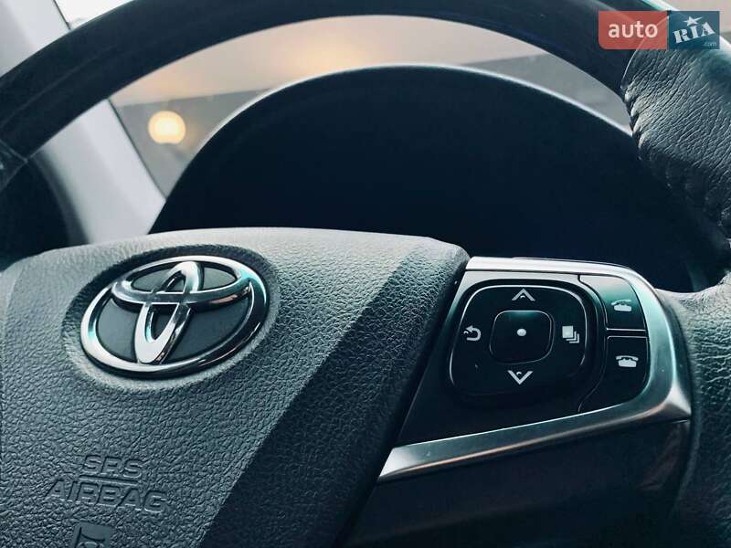 Седан Toyota Camry 2014 в Николаеве