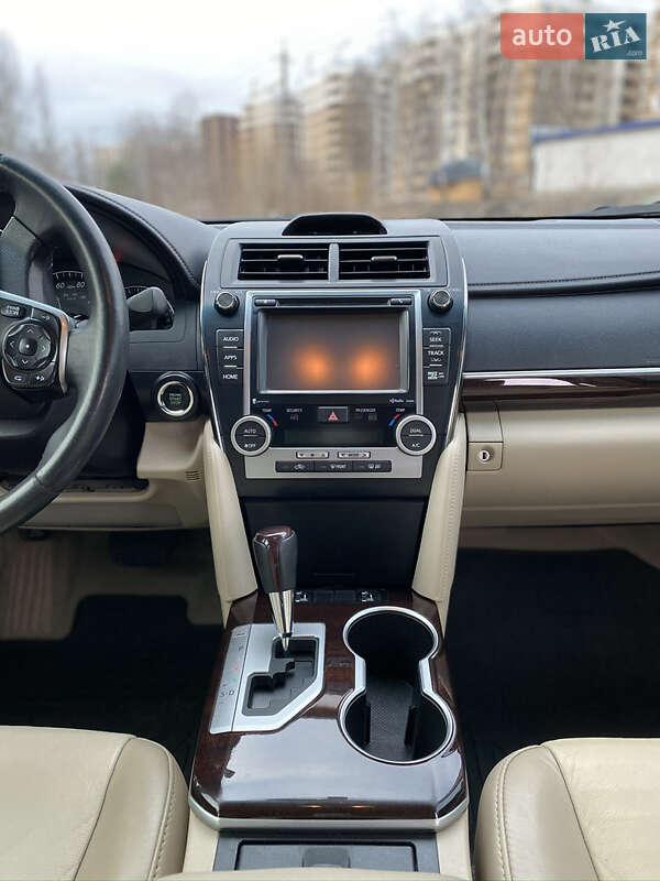 Седан Toyota Camry 2014 в Киеве