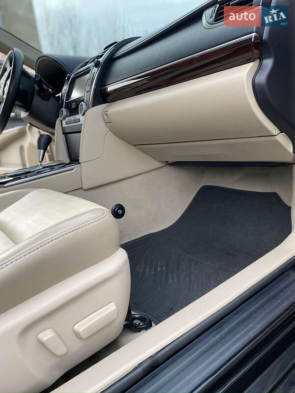 Седан Toyota Camry 2014 в Киеве