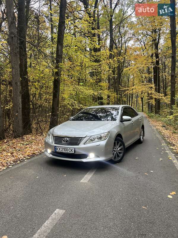 Седан Toyota Camry 2011 в Харкові