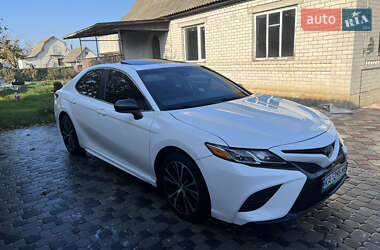 Седан Toyota Camry 2017 в Киеве