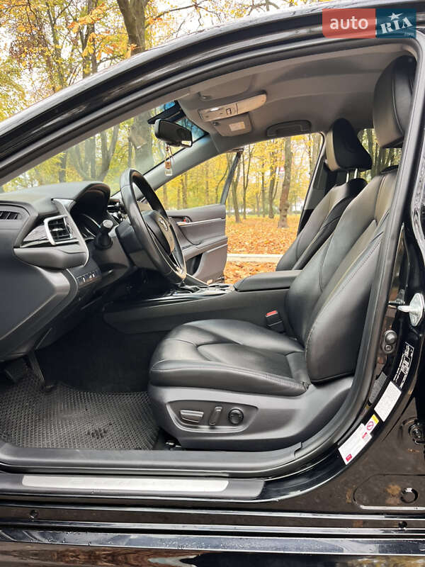 Седан Toyota Camry 2018 в Киеве фото 24 Седан Toyota Camry 2018 в Киеве