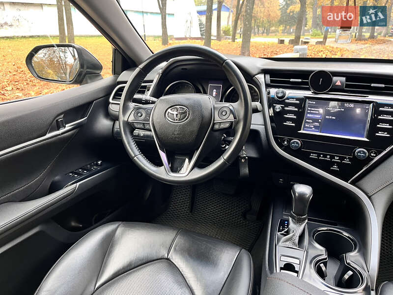 Седан Toyota Camry 2018 в Киеве фото 27 Седан Toyota Camry 2018 в Киеве
