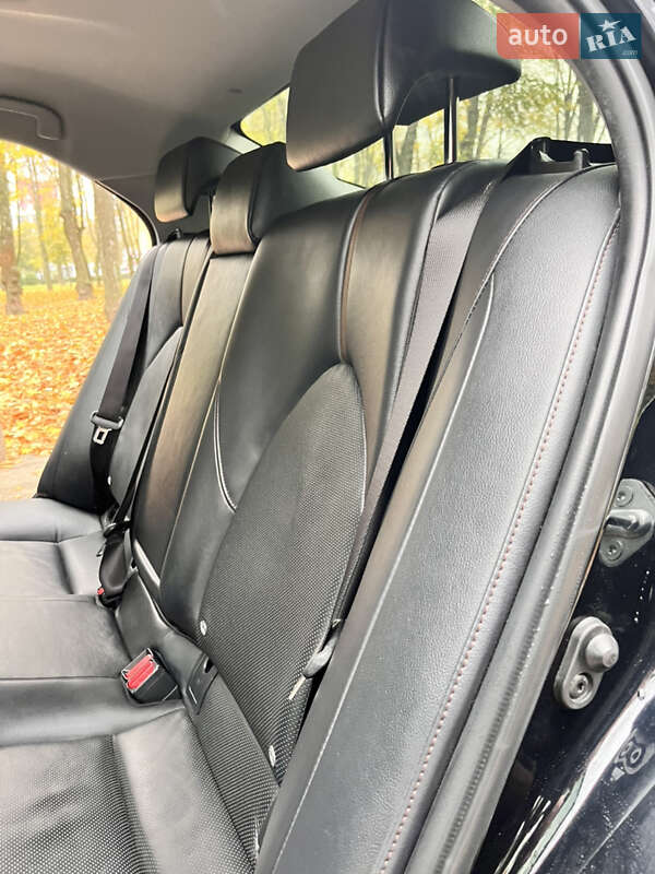 Седан Toyota Camry 2018 в Киеве фото 33 Седан Toyota Camry 2018 в Киеве