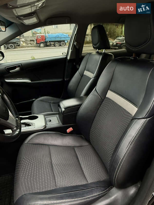 Седан Toyota Camry 2013 в Вишгороді