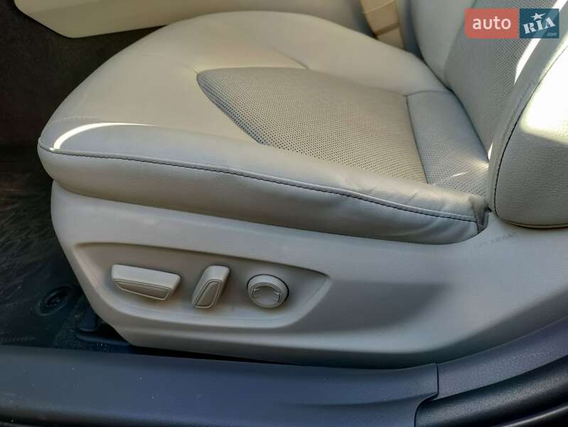 Седан Toyota Camry 2021 в Ровно