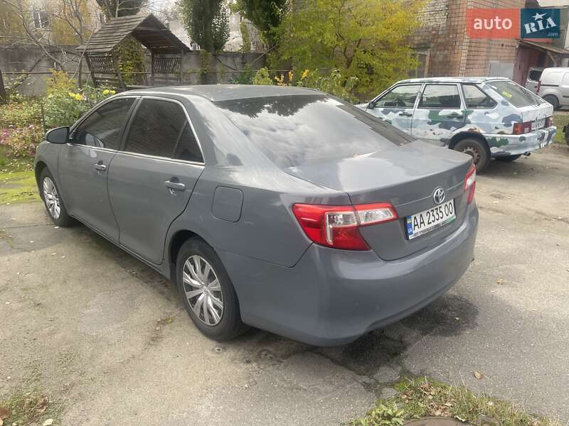 Седан Toyota Camry 2013 в Киеве
