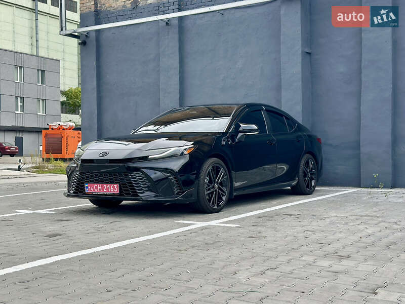 Седан Toyota Camry 2024 в Києві