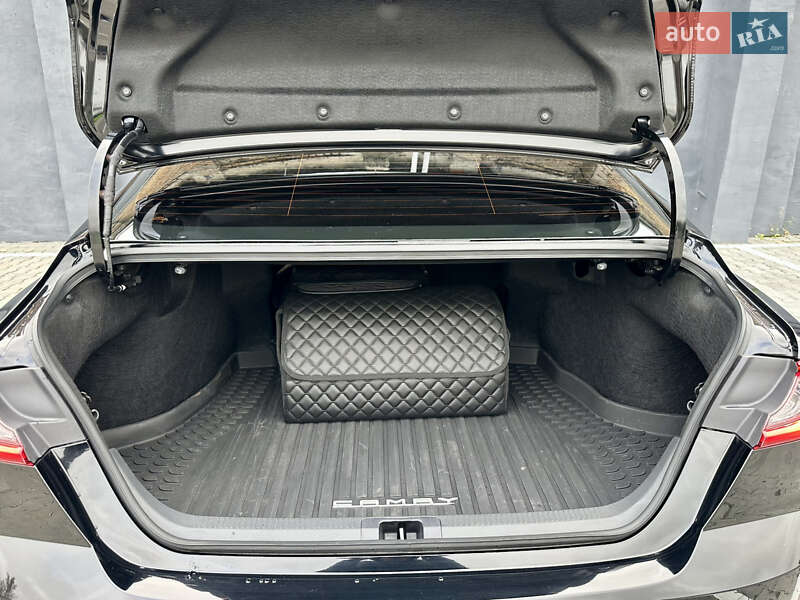 Седан Toyota Camry 2024 в Києві