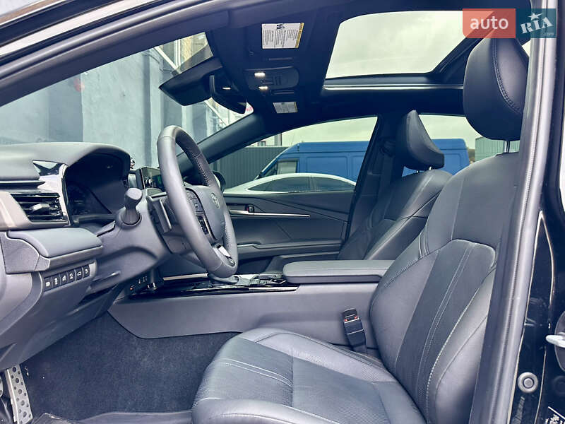Седан Toyota Camry 2024 в Києві