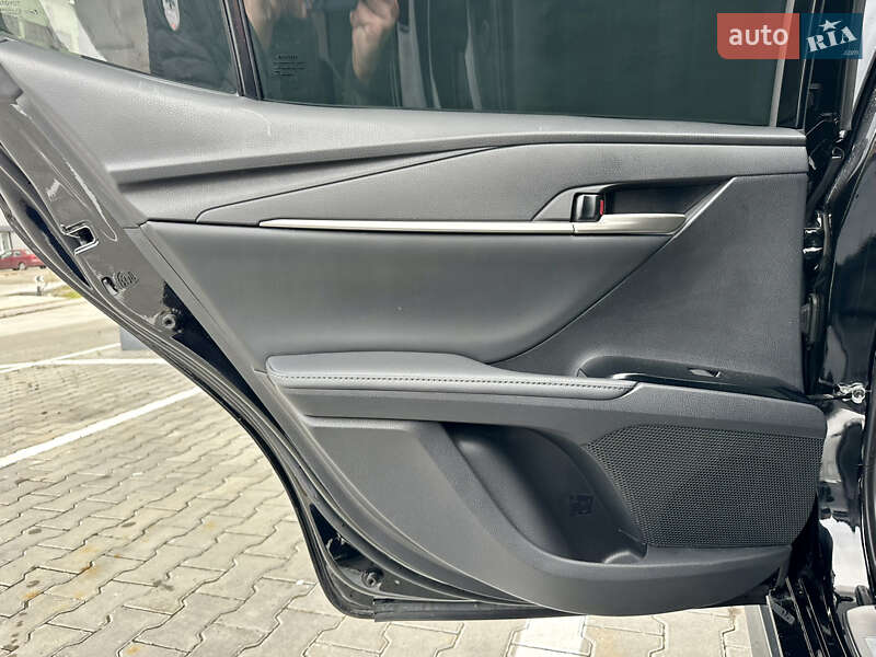 Седан Toyota Camry 2024 в Києві