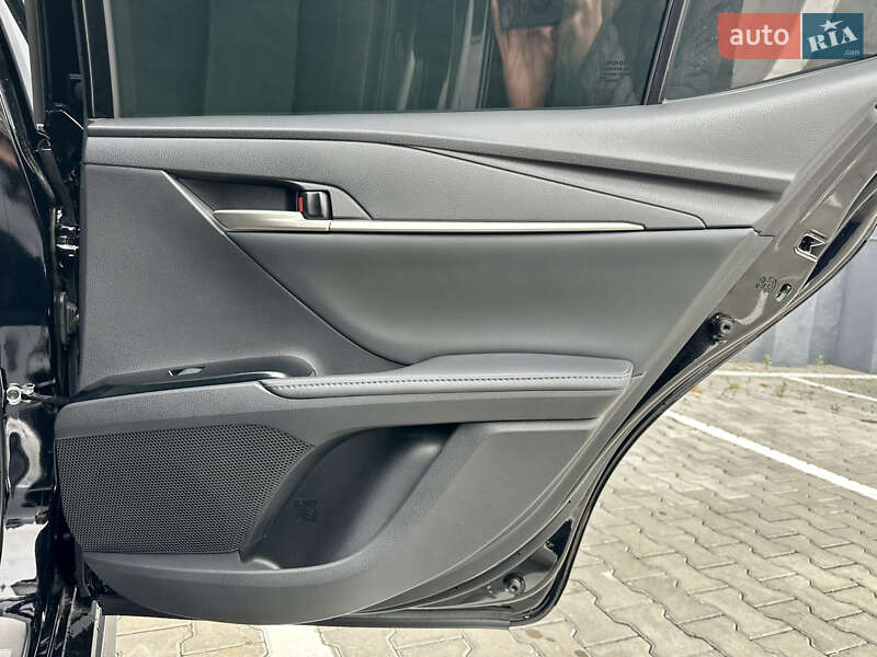 Седан Toyota Camry 2024 в Києві