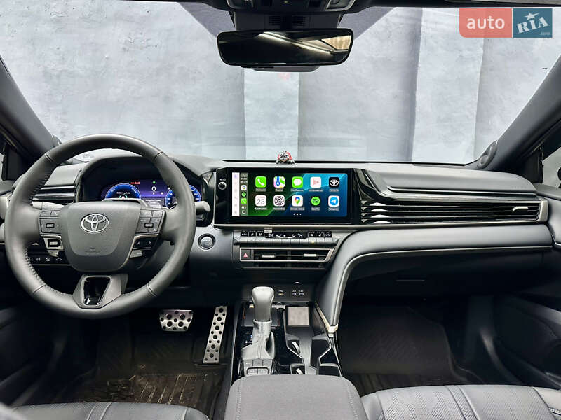 Седан Toyota Camry 2024 в Києві
