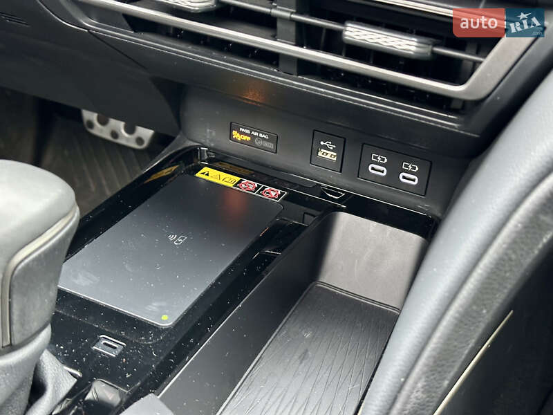 Седан Toyota Camry 2024 в Києві