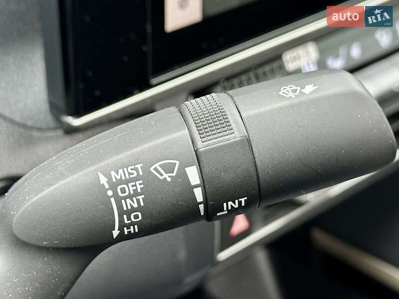 Седан Toyota Camry 2024 в Києві