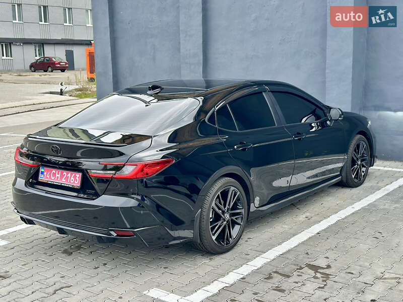 Седан Toyota Camry 2024 в Києві