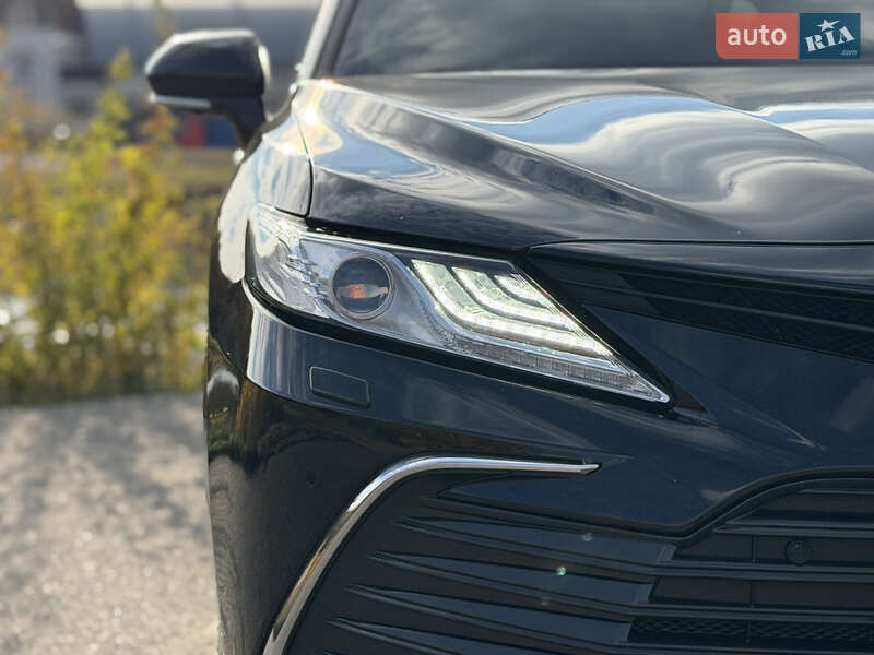 Седан Toyota Camry 2022 в Днепре