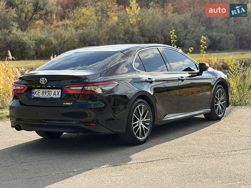 Седан Toyota Camry 2022 в Днепре